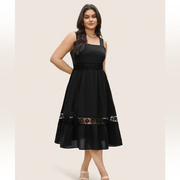 BloomChic Plain Elastic Waist Cut Out Lace Patchwork Dress - Picture 4 of 5